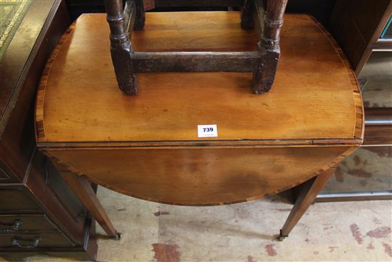George III mahogany and crossbanded oval Pembroke table(-)